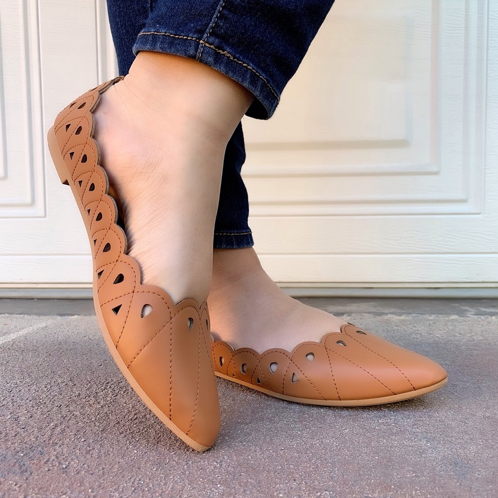 All new tan scalloped flats - Picture 5 of 12